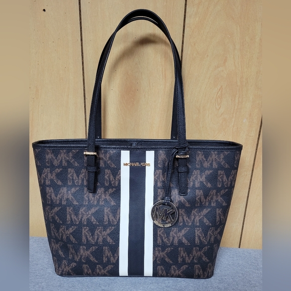 Michael Kors Jet Set Travel Medium Carryall Tote - Picture 2 of 11